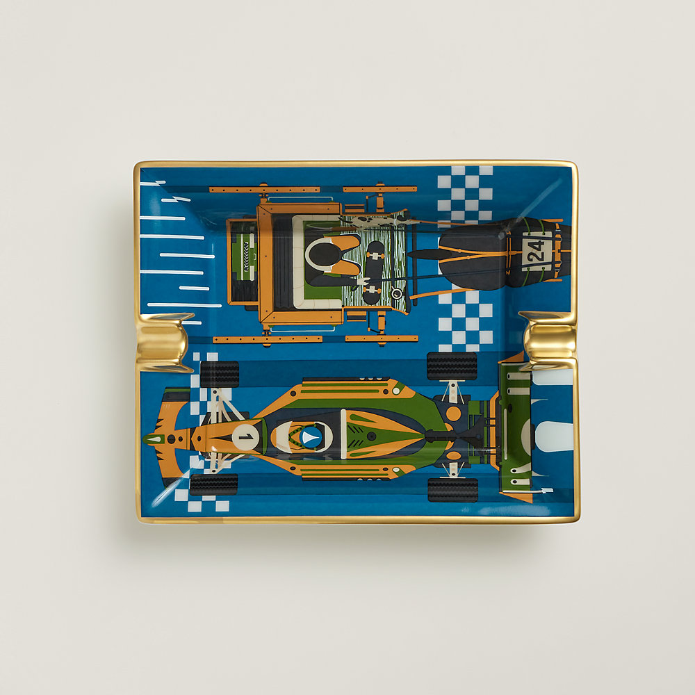 灰皿 3H 《ファースト&シック》 - ブルー | Hermès - エルメス-公式サイト 灰皿 3H 《ファースト&シック》 - ブルー | Hermès - エルメス-公式サイト